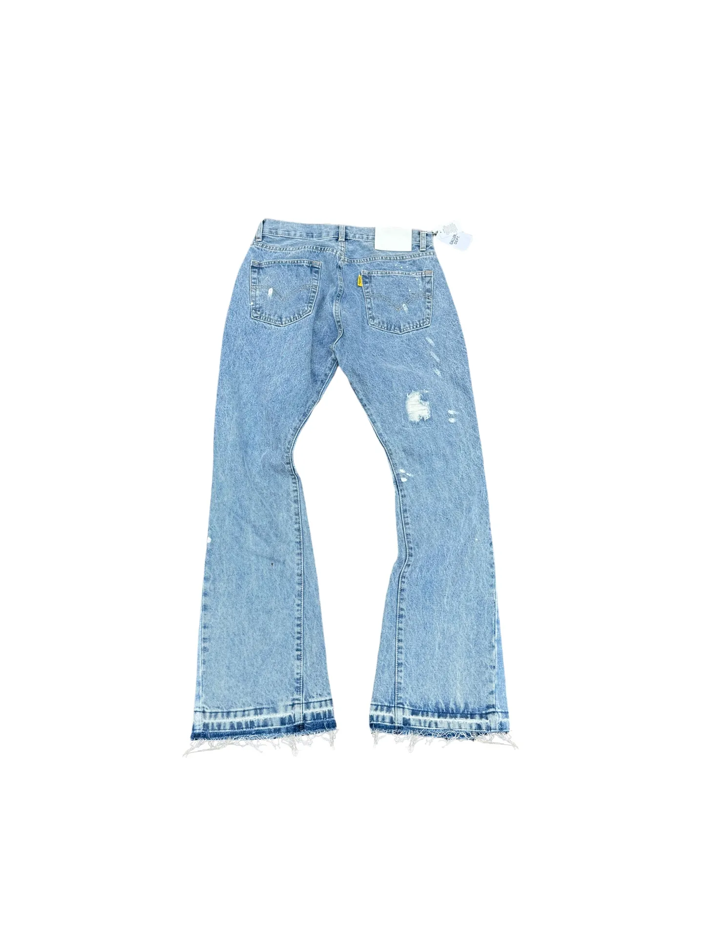 P250💰G70 GALLERY DEPT. Denim bell-bottoms with holes and random threads connected to washed and distressed spliced ​​jeans. GALLERY is attracted by these bell-bottoms. Whether it is a reset of Carhartt or Levis, it has created a strong brand style. Since these pants are modified from rare vintage, the production capacity is limited. Therefore, after many icons wore them, these pants were once hard to find. Later, perhaps due to the improvement of GD's business in the past two years and the expansion of production lines, the brand itself lowered the price, so I can't wait any longer for these pants this year and will definitely buy them. During the process of the denim washing plant, the owner of the washing plant helped introduce a boss who had worked for Levi's foundry and started his own business. This also paved the way for the following styles. Therefore, Levi's remodeled single product for the base plate is really familiar. Whether it is the fabrics supplied or the lathes used in production, there is nothing to choose from. -Color: blue -Size: S-XXL (corresponding to 28-36)